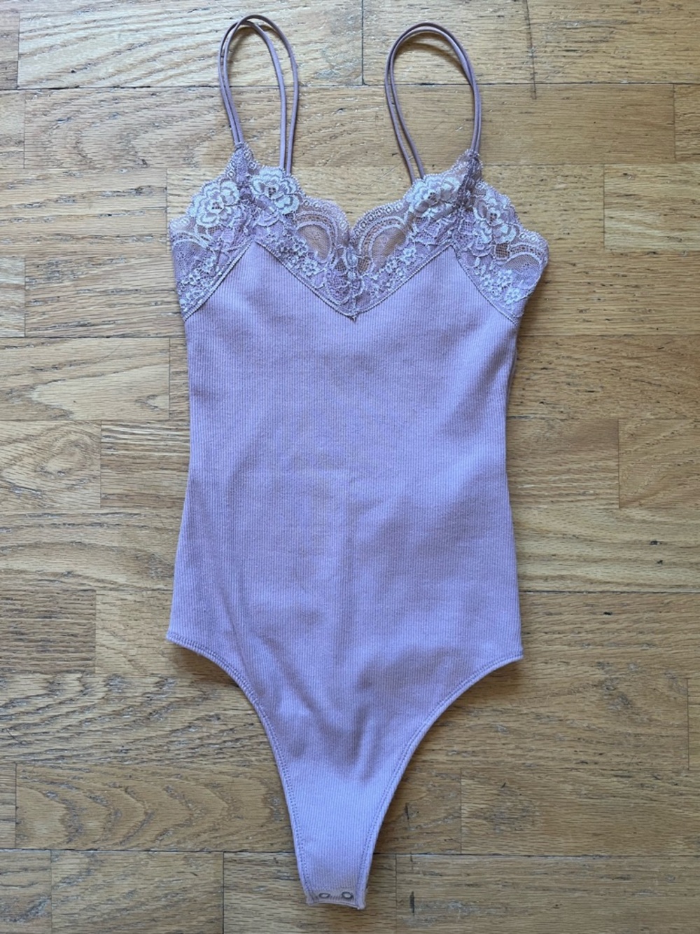 Abercrombie & Fitch Lace Trim Ribbed Bodysuit in dusty mauve